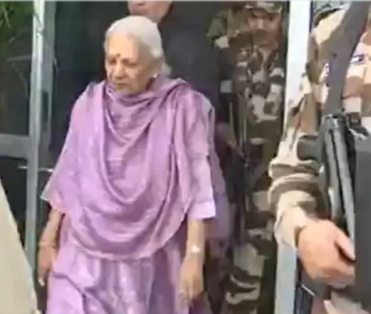 દિલ્હીમાં પીએમ મોદીના શપથ સમારોહમાં યુપીના રાજ્યપાલ આનંદીબેન પટેલ દિલ્હી  પહોંચ્યા 