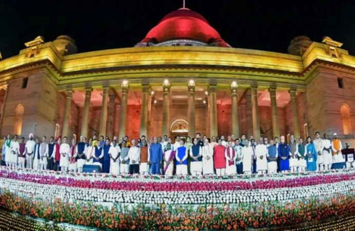 રાષ્ટ્રપતિ દ્રૌપદી મુર્મુએ નરેન્દ્ર મોદીને ભારતના વડાપ્રધાન તરીકે નિયુક્ત કર્યા