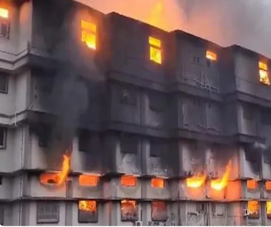 મહારાષ્ટ્રના થાણેમાં ડાયપર ફેક્ટરીમાં લાગી ભીષણ આગ 