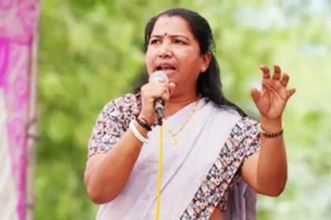 ગુજરાત : ગેનીબેન ઠાકોરે ધારાસભ્ય પદેથી રાજીનામું આપતા રાજકીય ગતિવિધિઓમાં ખળભળાટ