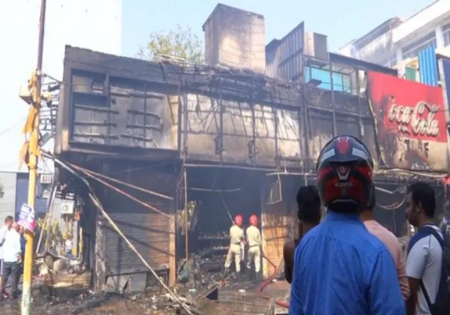 Delhi : વસંત વિહાર માર્કેટમાં 5 દુકાનોમાં આગ, કોઈ જાનહાનિના અહેવાલ નથી