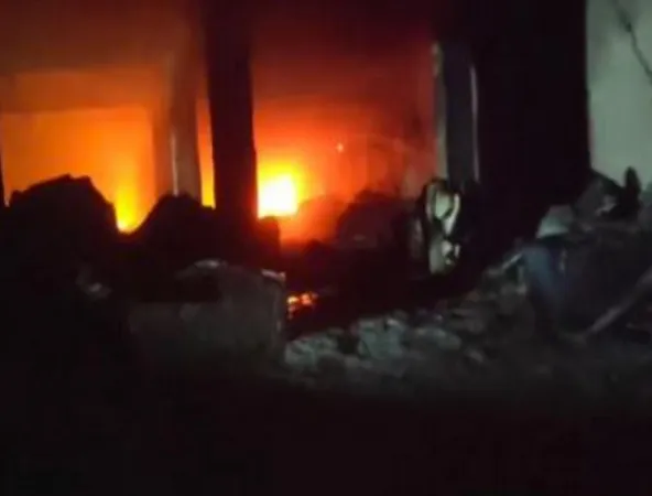 ગાઝિયાબાદના ટ્રોનિકા સિટીમાં પેકેજિંગ ફેક્ટરીમાં આગ કાબુમાં આવી