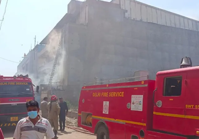 દિલ્હીના મુંડકામાં LED ફેક્ટરીમાં આગ ફાટી નીકળી