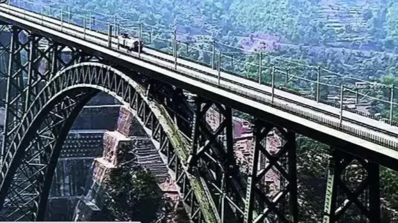 પ્રથમ ટ્રાયલ રન પૂર્ણઃ સંગલદાન-રિયાસી ટ્રેને વિશ્વનો સૌથી ઉંચો ચિનાબ બ્રિજ પાર કર્યો