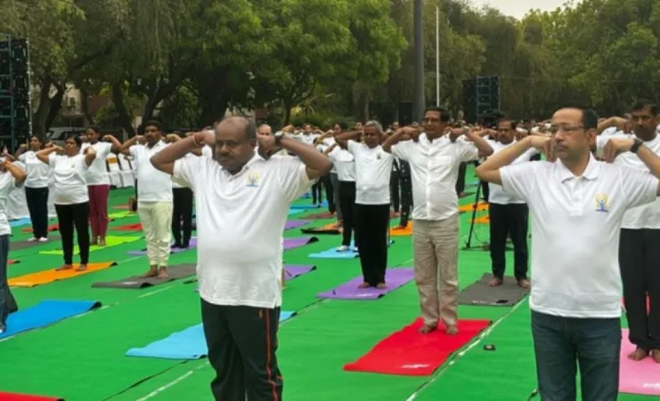 એચડી કુમારસ્વામીએ આંતરરાષ્ટ્રીય યોગ દિવસ પર ભાગ લીધો