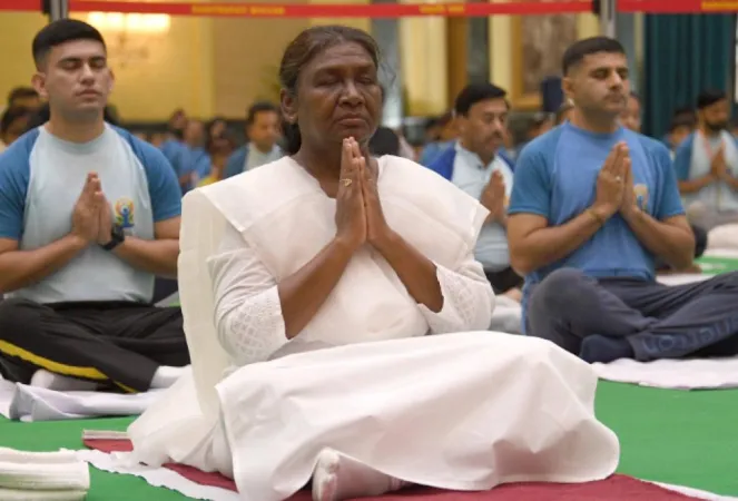  International Yoga Day: રાષ્ટ્રપતિ દ્રૌપદી મુર્મુએ 10મો આંતરરાષ્ટ્રીય યોગ દિવસ ઉજવ્યો