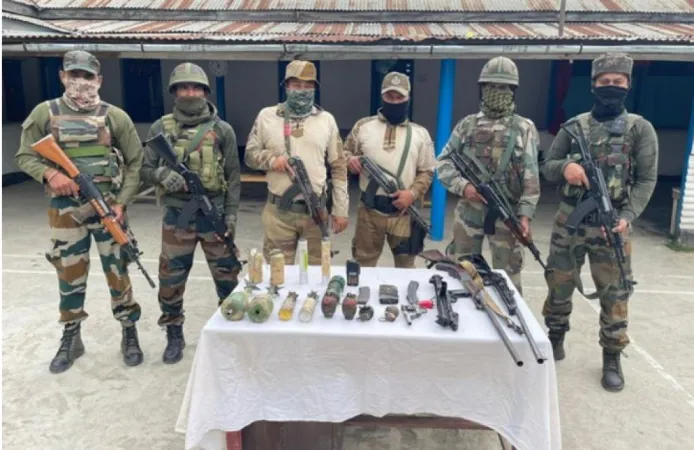 સુરક્ષા દળોએ મણિપુરના થોબલમાં શસ્ત્રો અને દારૂગોળોનો મોટો જથ્થો જપ્ત કર્યો