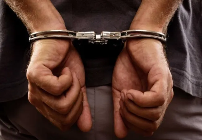 દિલ્હી: શકરપુર હોટલમાં નકલી દરોડા માટે ચાર પોલીસ અધિકારીઓની ધરપકડ