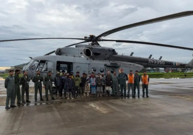 આસામ પૂર: IAF હેલિકોપ્ટરે બ્રહ્મપુત્રામાં ફસાયેલા 13 માછીમારોને બચાવ્યા