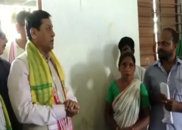 કેન્દ્રીય મંત્રી સોનોવાલે આસામના પૂરનું સર્વેક્ષણ કર્યું, લાંબા ગાળાના ઉકેલનું વચન આપ્યું