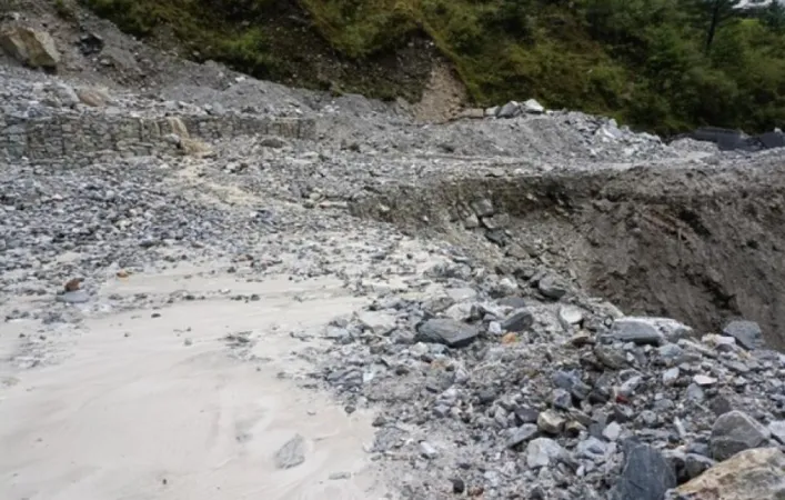 ઉત્તરાખંડ: કાટમાળ પડવાને કારણે બદ્રીનાથ નેશનલ હાઈવે બંધ