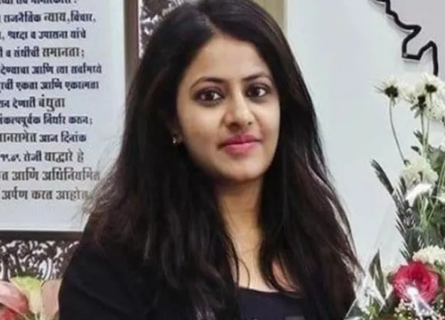 તાલીમાર્થી IAS અધિકારી પૂજા ખેડકરની મુશ્કેલી વધી, માતા વિરુદ્ધ FIR દાખલ