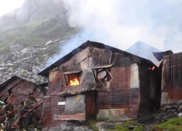 Sikkim : ત્રિશક્તિ કોર્પ્સના ઝડપી પ્રતિભાવે યાકલા ગ્રામજનોને વિનાશક આગથી બચાવ્યા