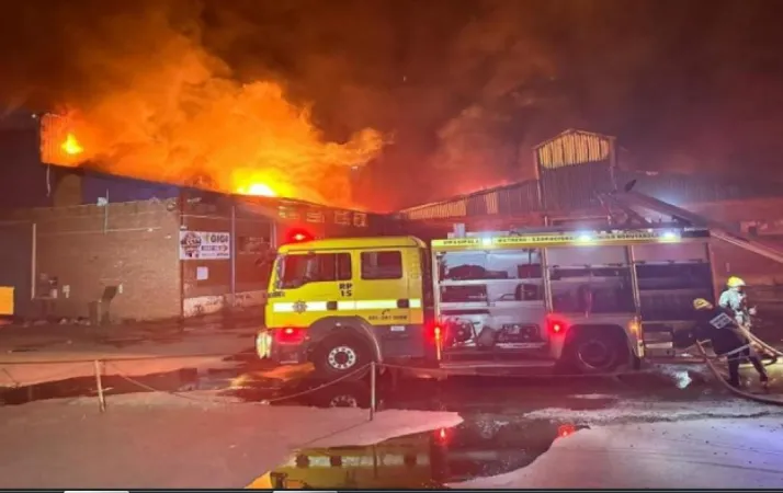 ચીનના શોપિંગ મોલમાં લાગી આગ, 16 લોકોના કરૂણ મોત