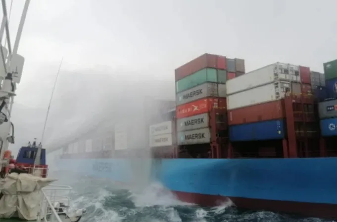 ભારતીય કોસ્ટ ગાર્ડે કાર્ગો શિપ આગનો સામનો કરવા માટે ત્રણ જહાજો તૈનાત કર્યા