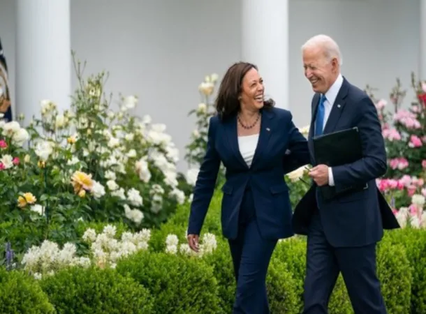 બિડેન ડેમોક્રેટિક પાર્ટીના રાષ્ટ્રપતિ પદના ઉમેદવાર તરીકે કમલા હેરિસને સમર્થન