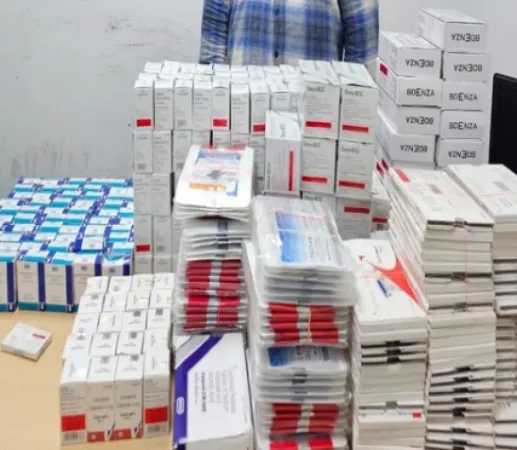 દિલ્હી :  CISF એ IGI એરપોર્ટ પર પેસેન્જર પાસેથી 33.5 લાખ રૂપિયાની દવાઓ જપ્ત કરી