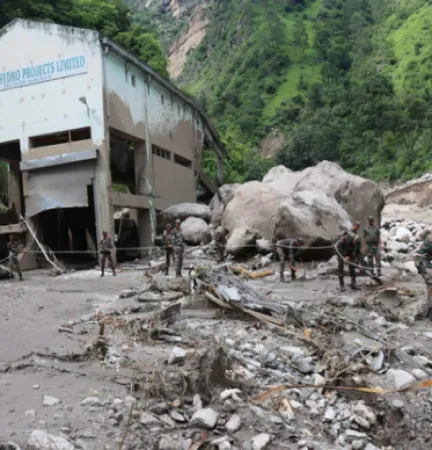 ભારતીય સેના હિમાચલ પ્રદેશમાં કુદરતી આફતો વચ્ચે બચાવ કામગીરી માટે સક્રિય