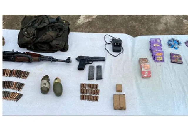 J-K: સેનાએ રાજૌરીમાં શસ્ત્રો, દારૂગોળો અને વિસ્ફોટકોનો મોટો જથ્થો ઝડપ્યો