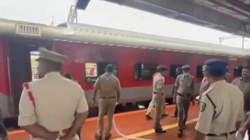 કોરબા-વિશાખાપટ્ટનમ એક્સપ્રેસના ખાલી કોચને આગથી નુકસાન