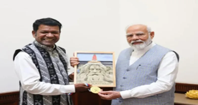 ઓડિશાના પ્રખ્યાત આંતરરાષ્ટ્રીય રેતી કલાકાર સુદર્શન પટનાયક PM મોદીને મળ્યા