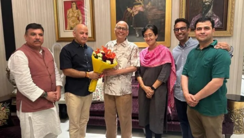 તિહાર જેલમાંથી છૂટ્યાના એક દિવસ પછી મનીષ સિસોદિયા વકીલને મળ્યા