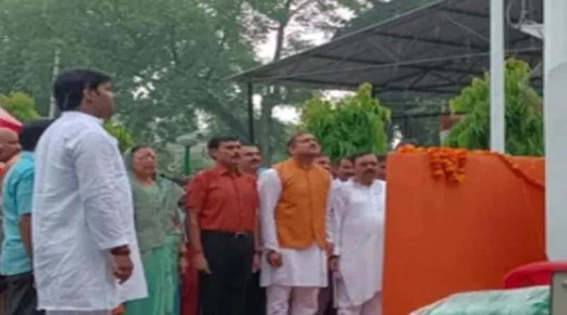 ઉત્તર પ્રદેશ :  સ્વતંત્ર દિવસ નિમિત્તે હરદોઈમાં 150 ફૂટનો ત્રિરંગો ફરકાવવામાં આવ્યો