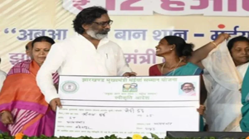 Jharkhand : હેમંત સોરેને રક્ષાબંધનના પર્વ પર 81,000 મહિલાઓને ભેટ આપી 