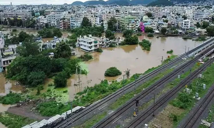 આંધ્ર, તેલંગાણામાં પાણી ભરાવાને કારણે 21 ટ્રેનો રદ, 10 ડાયવર્ટ
