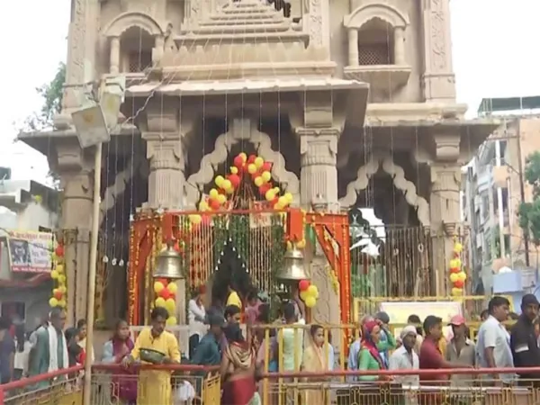 શ્રાવણના છેલ્લા સોમવારે ગુજરાત અને મહારાષ્ટ્રના  શિવાલયોમાં શ્રદ્ધાળુઓ ઉમટ્યા