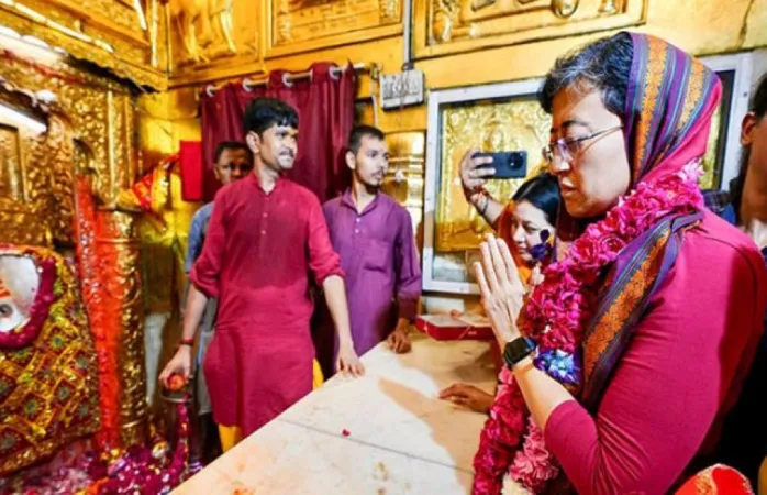 દિલ્હી :  મુખ્યમંત્રી બન્યા બાદ આતિશીએ કષ્ટભંજન હનુમાન મંદિરની મુલાકાત લીધી