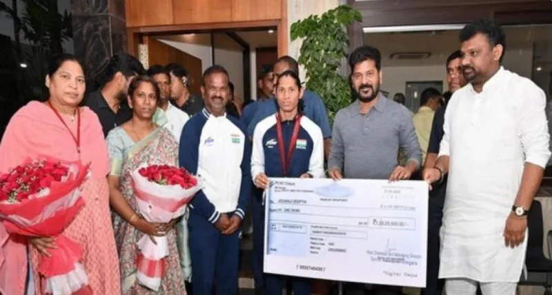 તેલંગાણા :  મુખ્યમંત્રીએ પેરાલિમ્પિક બ્રોન્ઝ મેડલિસ્ટ દીપ્તિ જીવનજીનું ₹1 કરોડના પુરસ્કાર સાથે સન્માન કર્યું