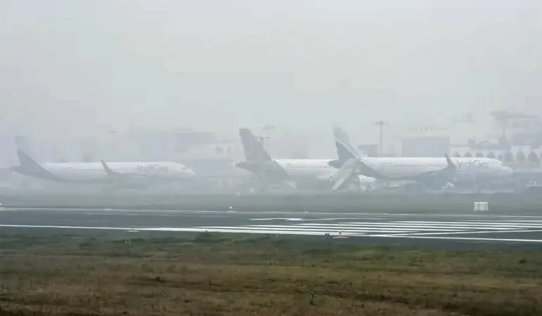 ઓછી વિઝિબિલિટી અને ગંભીર વાયુ પ્રદૂષણને કારણે નવ દિલ્હી જતી ફ્લાઈટ્સ ડાયવર્ટ કરવામાં આવી