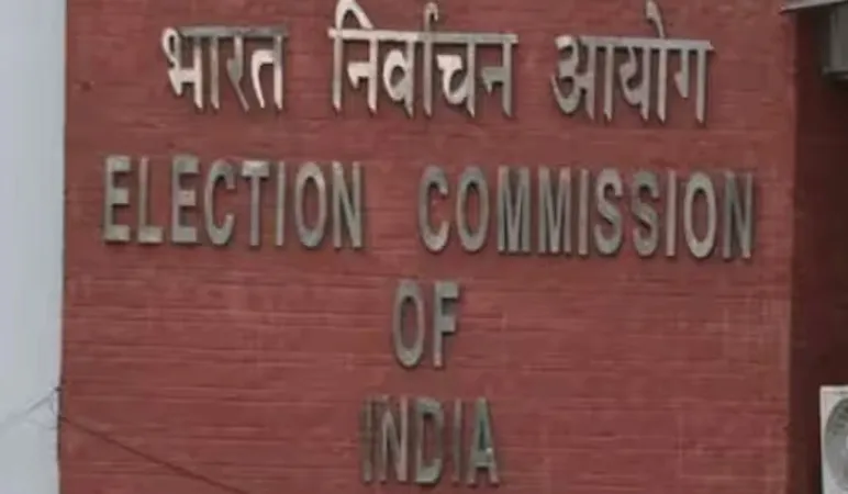 ઉત્તર પ્રદેશમાં ચૂંટણીમાં હંગામો, ECએ પાંચ પોલીસકર્મીઓને સસ્પેન્ડ કર્યા