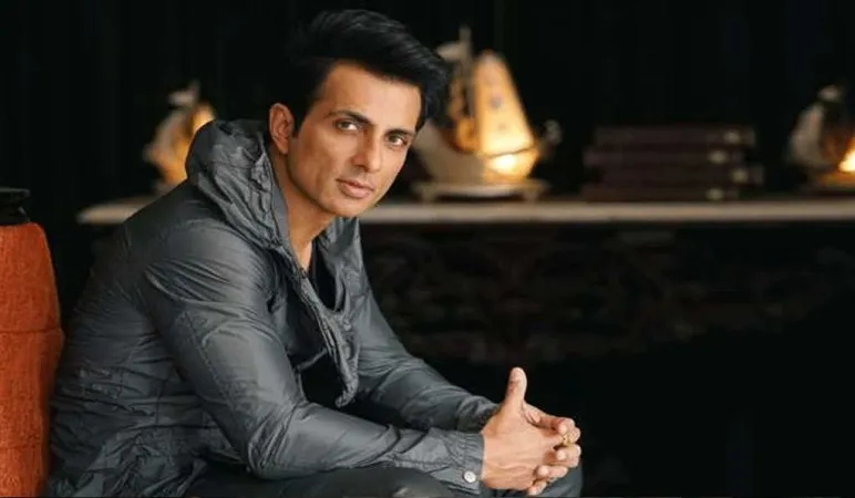 અભિનેતા સોનુ સૂદે આગામી ફિલ્મ ફતેહના પ્રચાર માટે ઈન્દોરની મુલાકાત લીધી