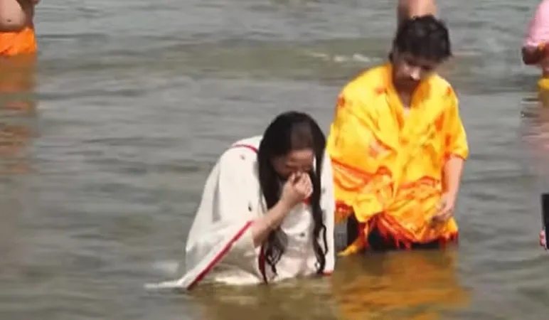 Prayagraj Mahakumbh 2025 : જયાપ્રદાએ તેમના પુત્ર સાથે મહાકુંભમાં  પવિત્ર ડૂબકી લગાવી