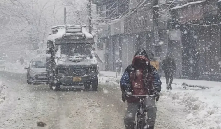 Weather Update: દિલ્હી-એનસીઆર સહિત ઉત્તર ભારતમાં તાપમાનમાં ઘટાડો, પર્વતો પર બરફવર્ષા, ઘણા રાજ્યોમાં કરા પડવાની ચેતવણી