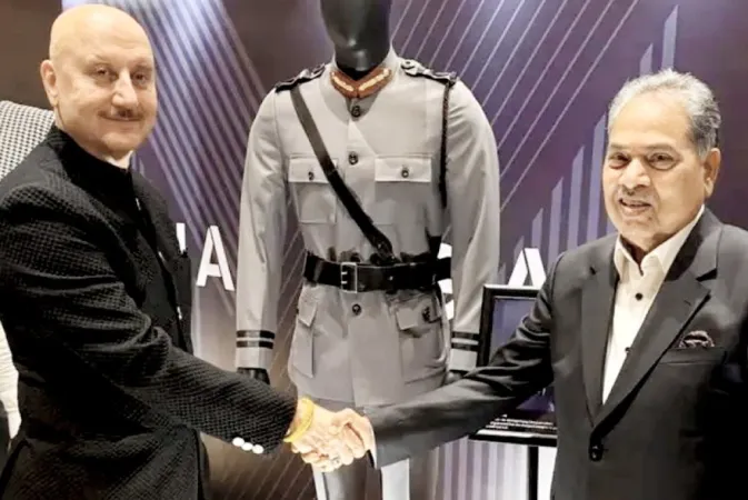 અનુપમ ખેર ડિઝાઇનર માધવ અગસ્તીને મળ્યા; કરમાના ડોક્ટર ડેંગને યાદ કર્યા