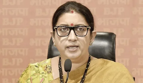 સ્મૃતિ ઈરાનીનું કોંગ્રેસ પર પ્રહાર: મહિલા આરક્ષણ બિલમાં વિપક્ષનો અવરોધ