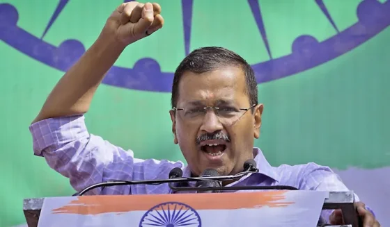 આપ નેતાઓની મોટી બગાવત: ૭ સાંસદો ભાજપમાં જોડાયા