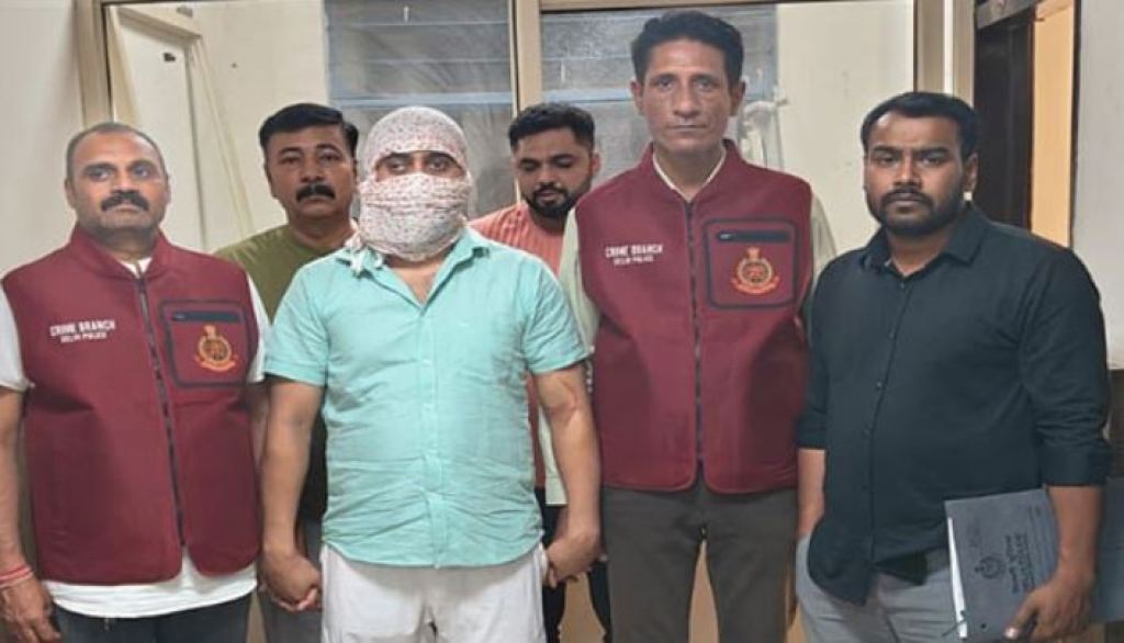 દિલ્હી: વેપારી પાસેથી ખંડણી માંગવા બદલ પેરોલીની ધરપકડ