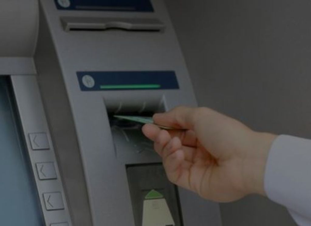 Delhi  : દિલ્હી પોલીસે ડેબિટ કાર્ડ સ્વેપિંગ ફ્રોડ કેસમાં બે શકમંદોને ઝડપી લીધા