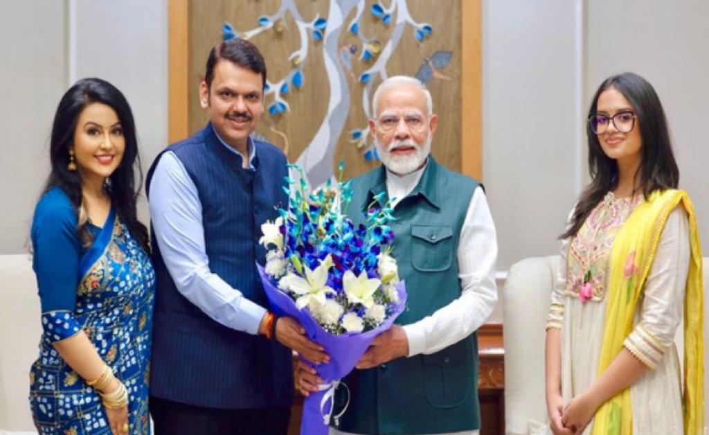 દેવેન્દ્ર ફડણવીસ અને પરિવારે દિલ્હીમાં પીએમ મોદી સાથે મુલાકાત કરી