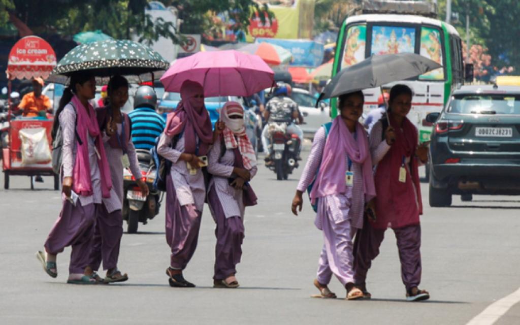ભારતના હવામાન વિભાગ દ્વારા દિલ્હી અને ઉત્તર ભારતના અન્ય ભાગો માટે રેડ એલર્ટ જારી, બહાર જવાથી દૂર રહેવા વિનંતી