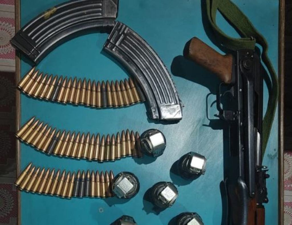 જમ્મુ કાશ્મીર : શ્રીનગરમાં JeM ટેરર મોડ્યુલનો પર્દાફાશ; મોટા પ્રમાણમાં હથિયારો જપ્ત