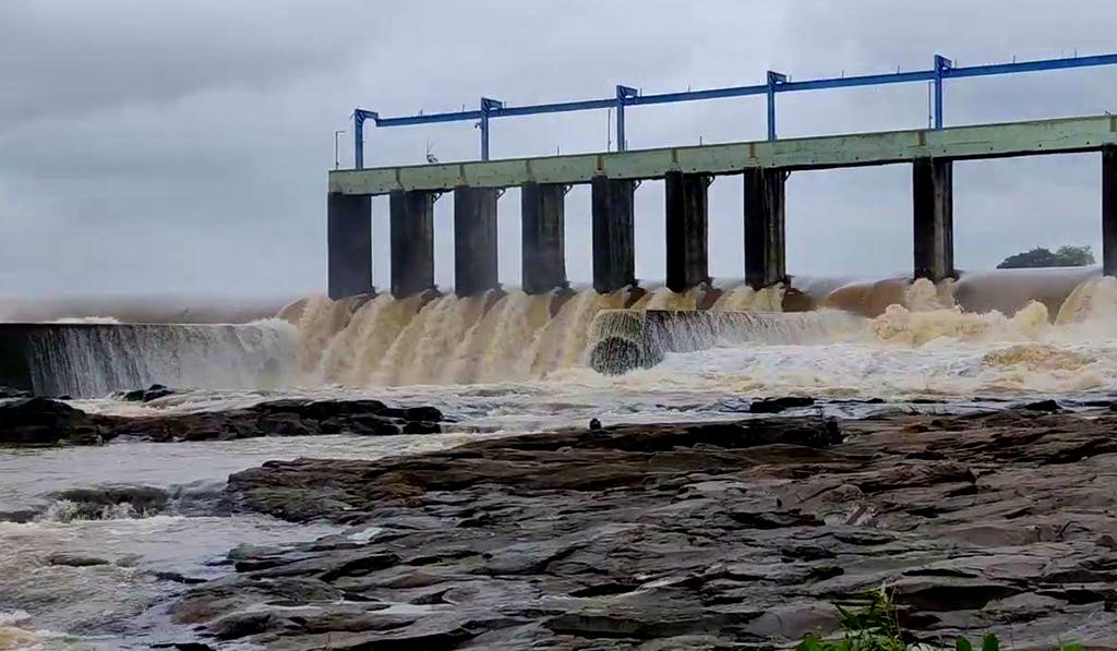 કાકરાપાર ડેમ બીજી વખત ઓવરફ્લો થયો, તાપી વિસ્તારના ખેડૂતોમાં આનંદનો માહોલ