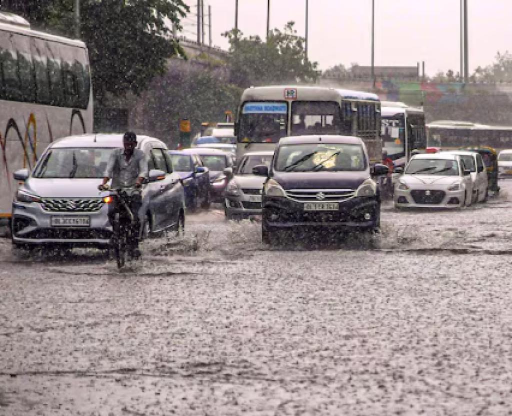 ગુજરાતમાં આગામી 48 કલાકમાં ભારે વરસાદની આગાહી, રેડ એલર્ટ જાહેર 