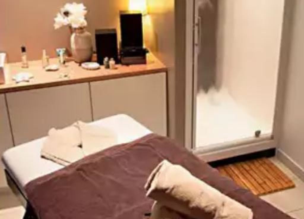 દેહવ્યાપારનો પર્દાફાશ : રણાસણ બિઝનેસ હબમાં સ્પાનો પર્દાફાશ, રોજગારની આડમાં દેહવ્યાપાર