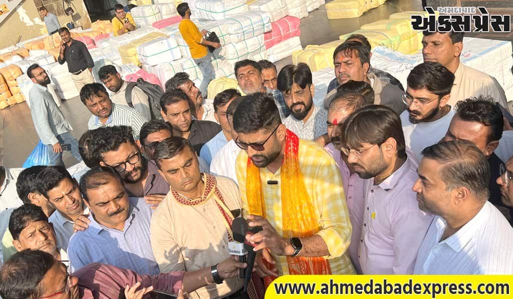 સુરતના ટેક્સટાઇલ માર્કેટને મંદીથી તેજી તરફ લાવવા માટે એકવાર ઝાડું ચલાવો: ગોપાલ ઇટાલિયા