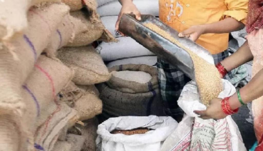 મફત રાશન માટે ખતરો: ઘણા રેશનકાર્ડ રદ કરવામાં આવશે